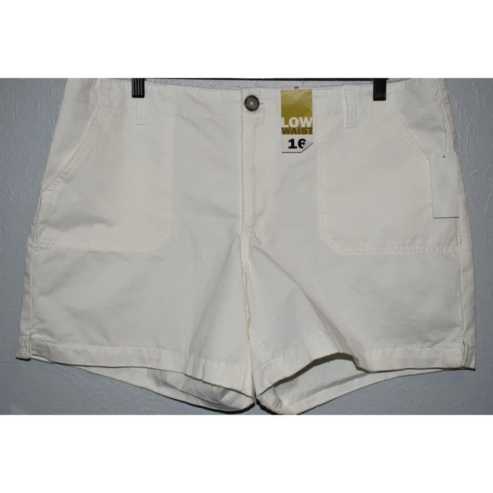 Old Navy Women 16 Shorts LOW WAIST whiskered White Flat Front 5 1/2
